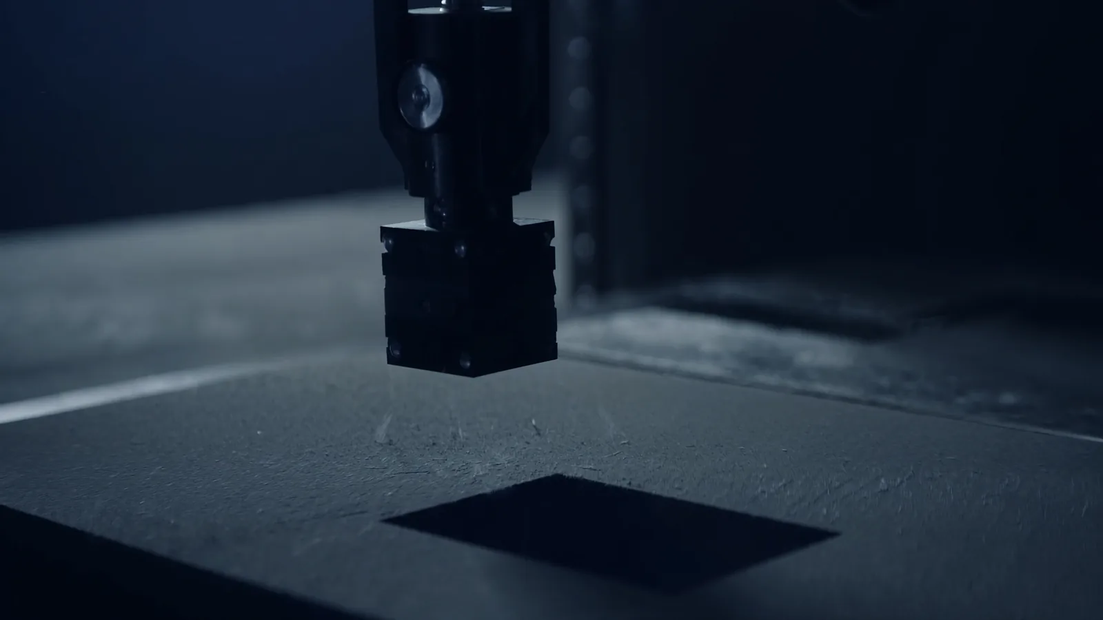 CNC bıçağın kalın köpük levhada hassas kavite açması